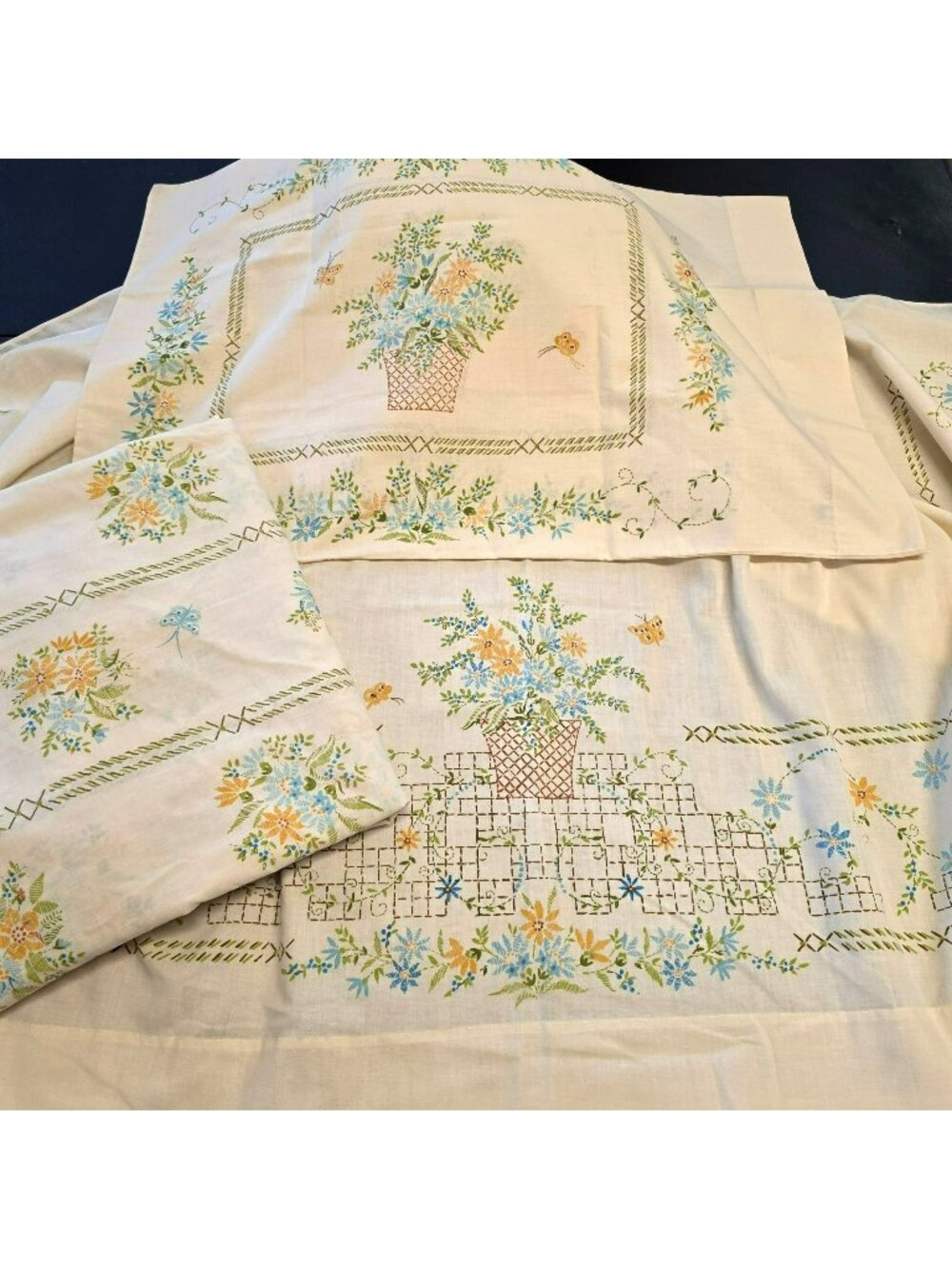 Vtg 70s Queen Bedding Set Lady Pepperell Cottage Floral Faux Needlepoint Muslin